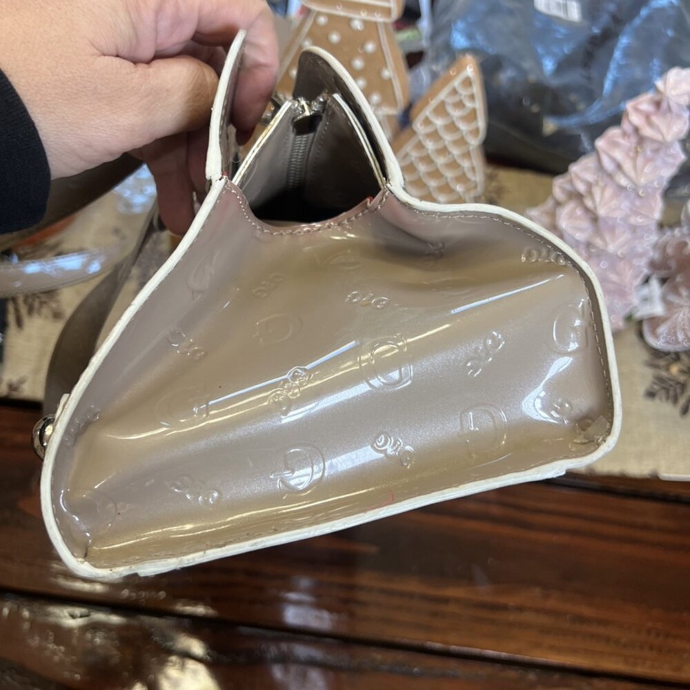 Vintage Guess Y2K Patent Faux Leather Logo Shoulder Bag Retro Handbag Purse - Picture 3 of 16